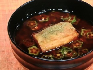 焼きなすとオクラの赤だし