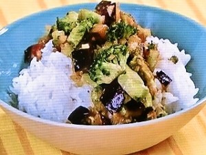 なすとブロッコリーのバターじょうゆ丼