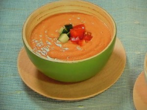 トマトとアボカドの甘酒ガスパチョ