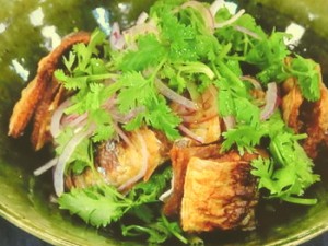 揚げさんまのサラダ仕立て