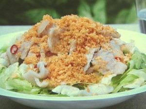 甘酢豚サラダ カリカリパン粉がけ