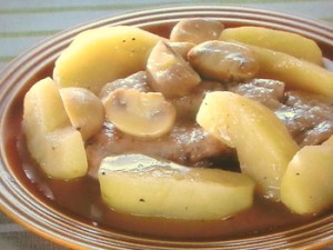 豚肉とりんごの蒸し焼き
