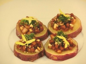 さつまいもの肉そぼろのせ