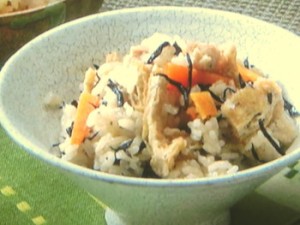 鶏肉とひじきの炊き込みご飯
