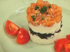 マッシュポテトとサーモンのセルクルサラダ