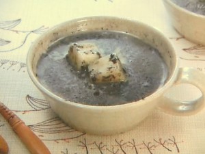 餅入り黒ごま豆乳汁