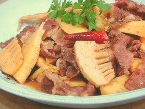 牛肉と筍のちょっと洋風な味噌バタ煮。