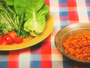 ピリ辛肉みその旬野菜包み
