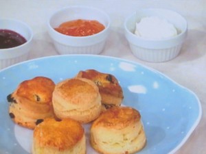 干しぶどうのスコーンとオレンジピールのスコーン
