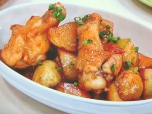 新ジャガと鶏手羽元の甘辛煮