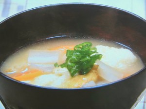 新じゃが団子の具だくさんみそ汁