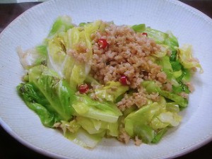 キャベツと鶏ひき肉のエスニック風炒め