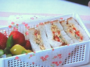 コンビーフのスクランブルエッグサンド