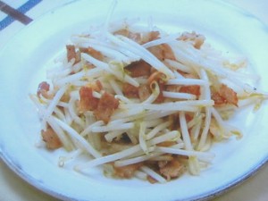 もやしと豚バラの塩炒め