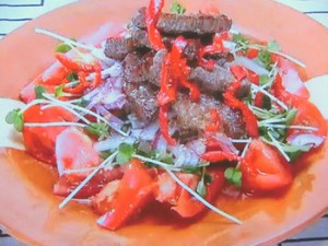 もこみち流 細切り牛肉とトマトのサラダ