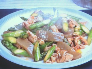 アスパラ、豚肉、こんにゃくのピリ辛炒め