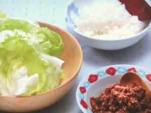 肉ごま味噌レタス包み