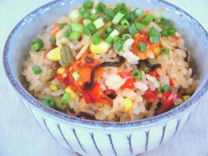 冷凍トマトと夏野菜の炊き込みごはん