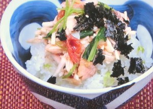 ほぐしアジと長イモの梅干し丼