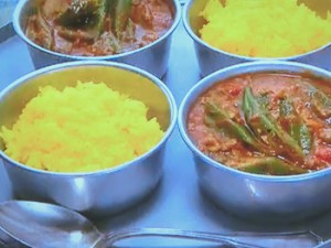 もこみち流 鶏ひき肉とオクラのトマトカレー