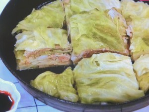 キャベツの重ね蒸しギョーザ風
