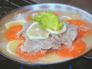 豚肉と野菜のレモンスープ蒸し