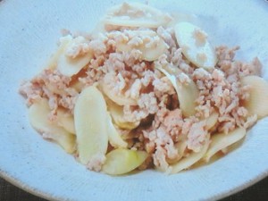 鶏ひき肉と新しょうがの炒め物