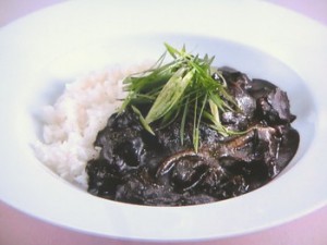 牛すじ肉の黒ごまカレー