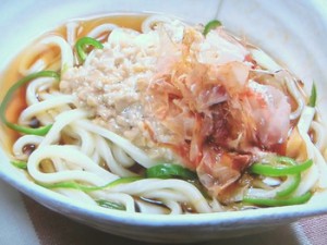 ピーマンうどんのヨーグルト納豆がけ