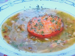 もこみち流 トロトロオニオンスープ 焼きトマトのせ