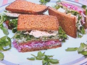 チキンサンド 〜ヨーグルトとサワークリームソースで