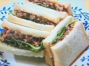 牛肉と玉ねぎの焼き肉風サンド