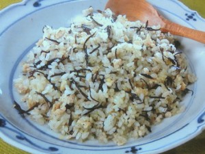 鶏ひき肉と芽ひじきのチャーハン
