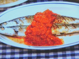 サンマのグリルトマトソースがけ