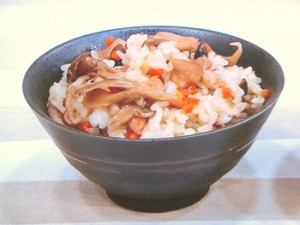 きのこ山盛りのあまから混ぜごはん。