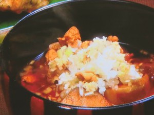 ナスと豚こまの赤だし