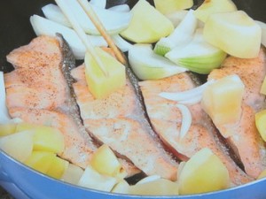 フライパン1つ鮭のちゃんちゃん焼き