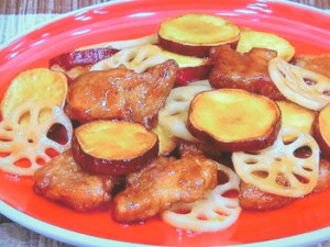 豚肉と根菜の酢豚(豚肉とサツマイモ、レンコンのオイスターソース酢豚)