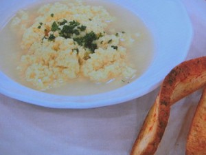 焼きにんにくのふわふわ卵スープ