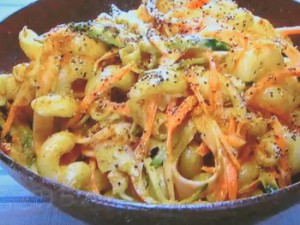 もこみち流 カレー風味のマカロニサラダ