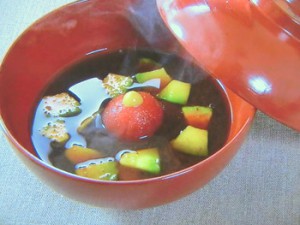 アボカドとトマトの赤だし