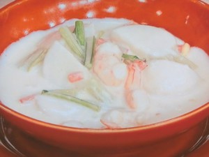 えび、かぶ、トマトのクリームシチュー