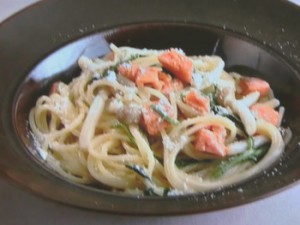 鮭と春菊のクリームパスタ
