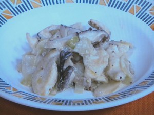 鶏ささ身とキノコのクリーム煮