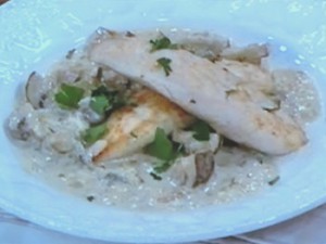 鶏ささ身のソテー~ブルーチーズときのこのソース