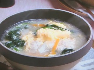 ほうれん草と鶏だんごのおかずスープ