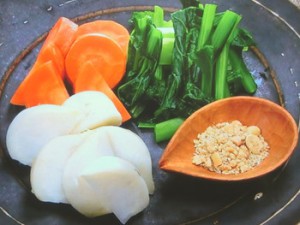 温野菜のピーナツごま塩ぞえ