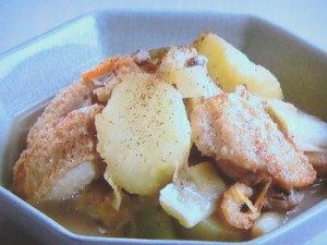 手羽とじゃがいもの煮込み