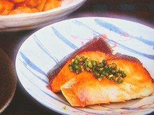 ブリの香味野菜ソースがけ