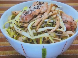 もこみち流 豚と黄ニラの中華風スタミナ炒め丼